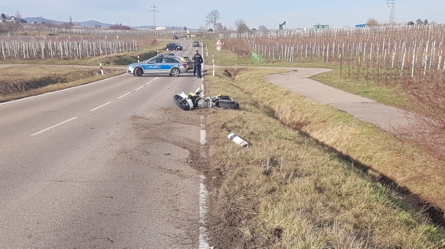 Edingen-Neckarhausen: Motorrad rutscht bei Unfall in Radfahrerin, drei  Verletzte