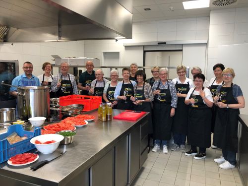 Sinsheim – Gutes Essen und geselliges Beisammensein – Ein letztes Mal kochte Oberbürgermeister Jörg Albrecht in der Dr.-Sieber-Halle für Senioren