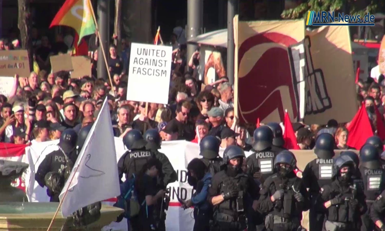 Mannheim – Großaufgebot von Polizei sorgte für weitestgehend friedlichen Verlauf der Kundgebungen und des Demonstrationszuges (Video)