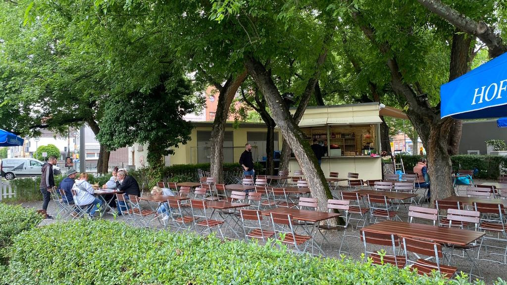 Ludwigshafen – Public Viewing im Biergarten Hofgut in Mundenheim